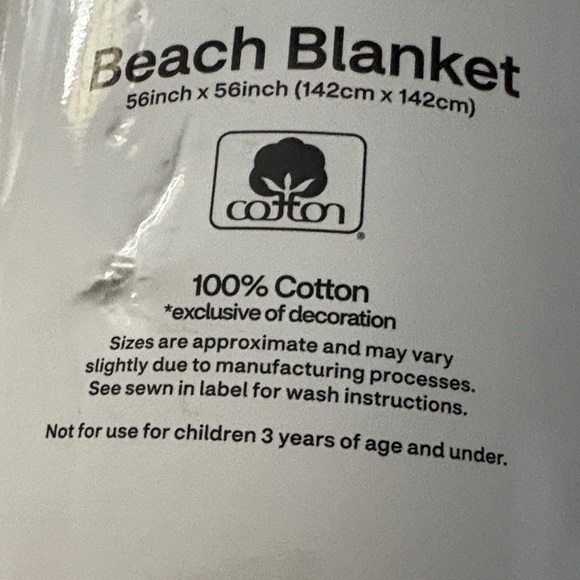 Sun & Sky Beach Blanket Bundled with Foster Grant Sunglasses Bundle - Picture 5 of 5